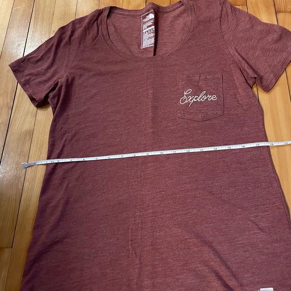 Women’s medium The north face dusky pink t-shirt - Picture 5 of 8